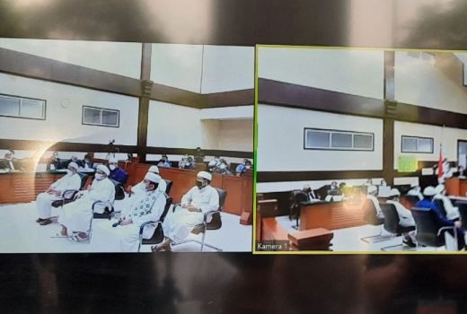 JPU Tak Berdaya, Majelis Hakim Lebih Dengar Kuasa Hukum Rizieq - GenPI.co