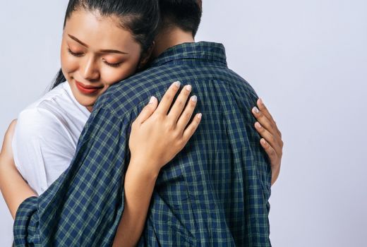 Di Bali, Tubuh Perempuan Bersuami itu Menempel Erat padaku - GenPI.co