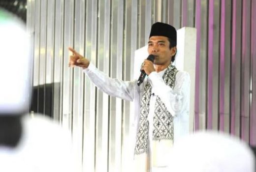 UAS Galang Dana demi Beli Kapal Selam, Jubir Prabowo Langsung... - GenPI.co