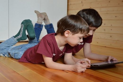 Menjaga Anak dari Kecanduan Internet, Begini Tipsnya - GenPI.co