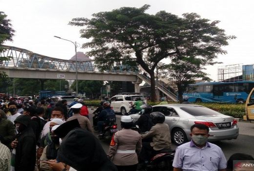 Massa Pendukung Habib Rizieq Geruduk PN Jakarta Timur - GenPI.co