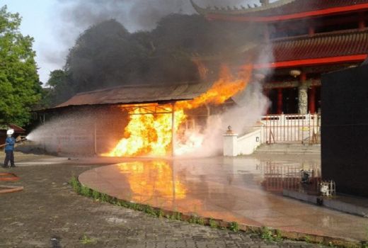 Kelenteng Sam Po Kong Semarang Terbakar - GenPI.co