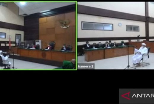Hakim Tegas Tolak Eksepsi Terdakwa, Habib Rizieq Siap-siap - GenPI.co