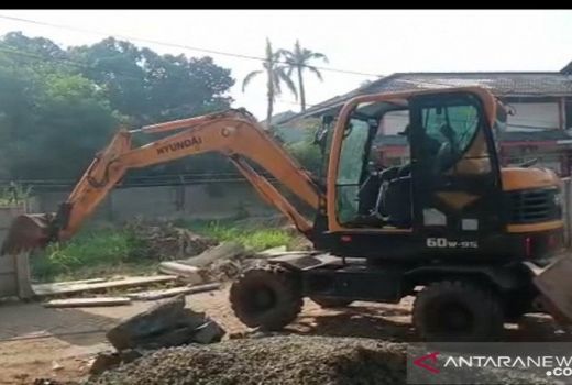 Tembok Raksasa di Ciledug Akhirnya Dibongkar - GenPI.co