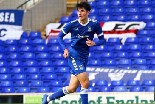 Naksir, West Ham dan Leeds Sodorkan Rp5 Miliar demi Elkan Baggott - GenPI.co