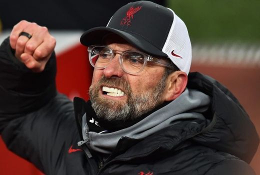 Ada-ada Saja, Fans Goda Jurgen Klopp di Laga Marine vs Tottenham - GenPI.co