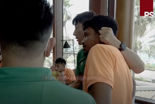 Alasan Berkelas Shin Tae-yong Jewer Rifad di Depan Skuad Timnas - GenPI.co