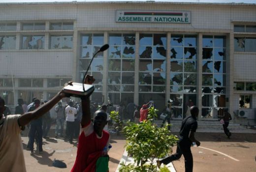 Burkina Faso Bangkit, Wartawan Tewas Sempoyongan, Dunia Bergetar - GenPI.co