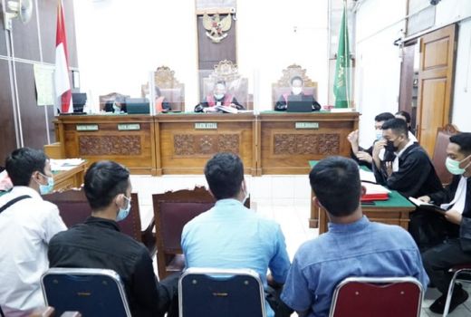 Menggelegar, Hakim Cecar Oknum Pembakar Gedung Kejagung, Jleb Duh - GenPI.co