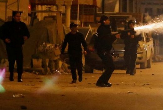 Suhu Memanas! Kerusuhan Tunisia Pecah, Banyak Warga Berjatuhan - GenPI.co