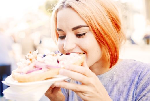 Wajib Tahu! 3 Cara agar Tidak Kalap Makan Usai Puasa - GenPI.co