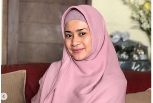 Intip Potret Rumah Pedangdut Ikke Nurjanah yang Adem Banget - GenPI.co