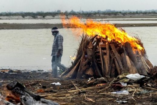 Tragis! India Mencekam, Puluhan Mayat Tersapu di Sungai Gangga - GenPI.co