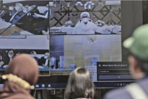 Hukuman Habib Rizieq Berat, Novel 212 Sebut Jaksa & Hakim Disuap - GenPI.co