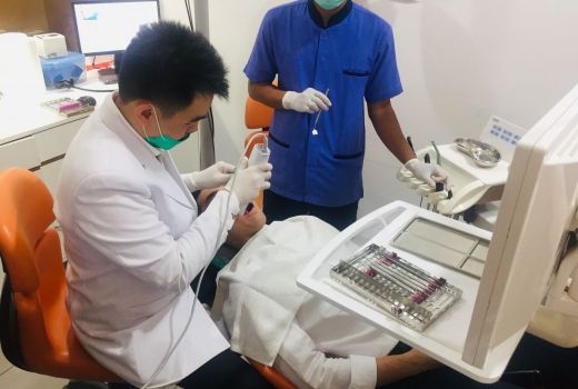 Salah Kaprah Tentang Veneer Gigi, Dokter: Tidak Melulu Putih - GenPI.co