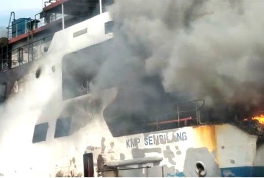 Kapal Roro di Karimun Terbakar, 3 Orang Meninggal Dunia - GenPI.co
