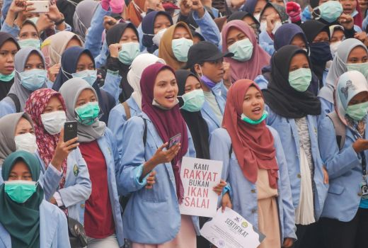 Cantik Militan, Para Mahasiswi Tuntut Gubernur Riau Soal Karhutla - GenPI.co