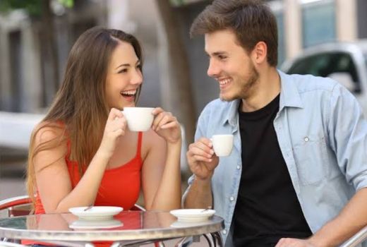 Dijamin Wanita Jatuh Hati, 4 Gaya OOTD saat Kencan - GenPI.co
