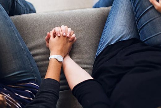 Isi Hati Pasangan Bisa Dilihat dari Sentuhan Tangan - GenPI.co