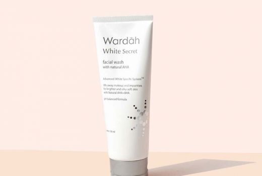 Wardah White Secret Facial Wash, Bikin Wajah Bersih Maksimal! - GenPI.co