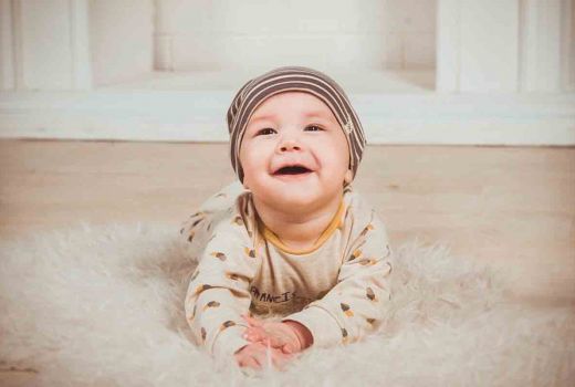 Catat Bunda! Kumpulan Nama Bayi Laki-laki Bermakna Kaya Raya - GenPI.co