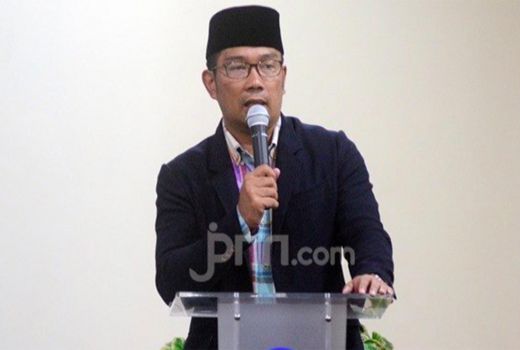 Keren! Batik Karya Ridwan Kamil Dipakai Personel Super Junior - GenPI.co