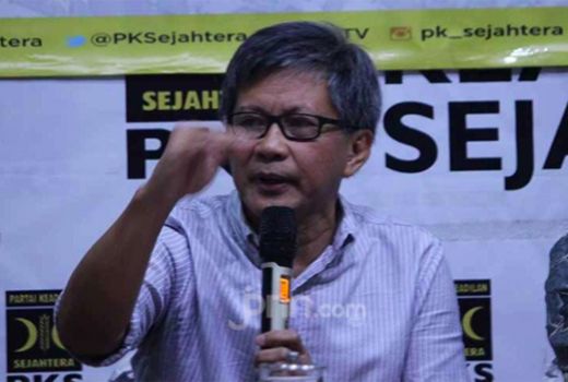 Penyidik KPK Terlibat Suap, Rocky Gerung Kembali Sindir Jokowi - GenPI.co