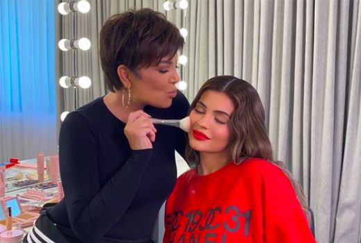 Ikuti Jejak Kylie, Kris Jenner Rilis Produk Kecantikannya Sendiri - GenPI.co