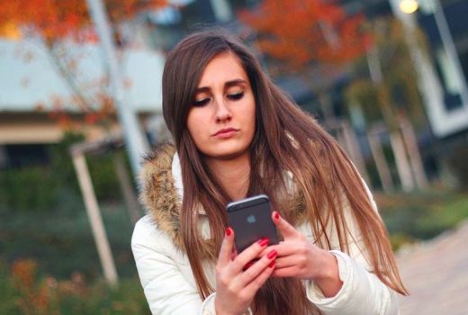 Bahaya! 3 Zodiak Ini Hobi Nyinyir di Media Sosial - GenPI.co