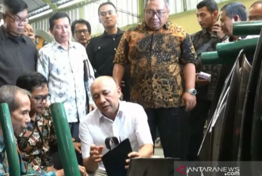 Menteri Teten Masduki Kompak dengan Jokowi: Jangan Impor Cangkul - GenPI.co