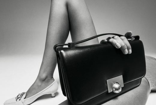 Bottega Veneta Sambar 4 Piala di British Fashion Awards - GenPI.co