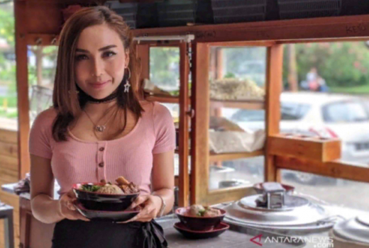 Serba Semok di Bakso Semox Madam Dewin - GenPI.co