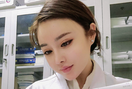 Dokter Ini Seperti Bidadari, Cek Tensi Biar Enggak Darah Tinggi - GenPI.co
