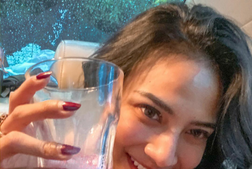 Vanessa Angel Ngajak Minum Susu, Netizen Jadi Malu-Malu - GenPI.co