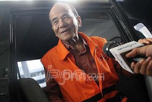Anggota DPR Bingung, Presiden Jokowi Potong Hukuman Koruptor Ini - GenPI.co