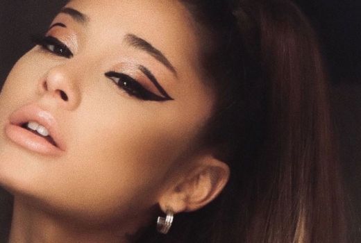 Rahasia Mata Cantik Ariana Grande, Cuma Pakai Eyeliner Merek ini - GenPI.co