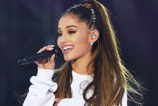Kece! Tiru Gaya Rambut Ponytail ala Ariana Grande Lewat Cara ini - GenPI.co