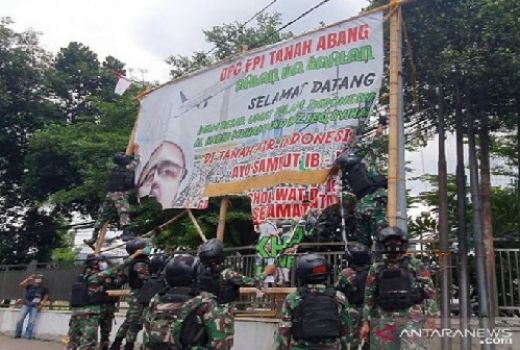 Ngeri! Fakta Jokowi di Balik Aksi TNI Copot Baliho Habib Rizieq - GenPI.co