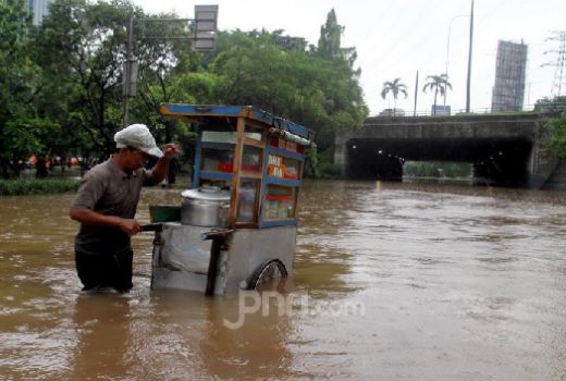 Relawan Jokowi: Presiden Harus Tanggung Jawab Persoalan Banjir - GenPI.co