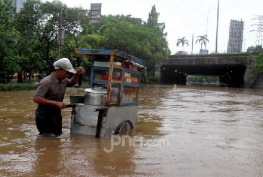 Mustahil Lengserkan Anies Baswedan Karena Banjir, Ini Sebabnya... - GenPI.co