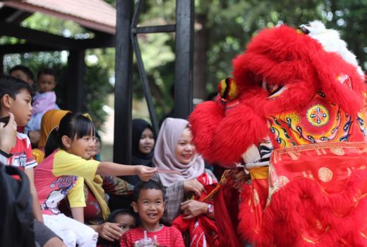 Gaet Pengunjung Saat Libur Imlek, Bazoga Gelar Atraksi Barongsai - GenPI.co