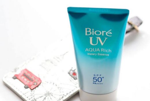 Biore Aqua Rich, Sunblock Antigosong Paling Laris - GenPI.co