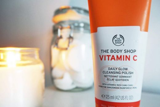 Wajah Glowing Sekali Usap dengan The Body Shop Vitamin C - GenPI.co