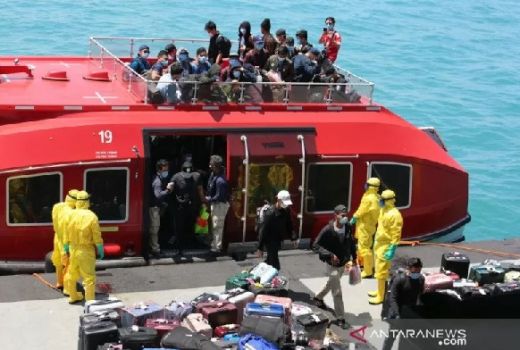 Corona: Dramatis, TNI AL Evakuasi 188 WNI dari Kapal World Dream - GenPI.co