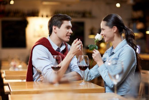 Kamu Tim Cowok Humoris atau Tim Cowok Romantis, nih? - GenPI.co