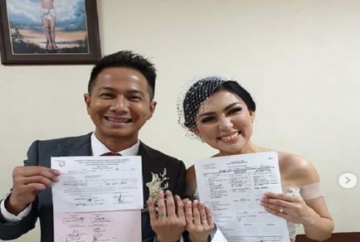 Lepas Status Duda, Delon Persunting Aida Chandra - GenPI.co