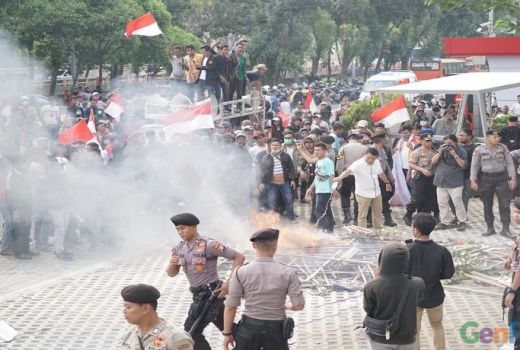 Ketua KPK Baru Firli Bahuri Disambut Demo - GenPI.co