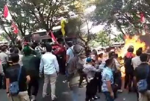 Demo Mahasiswa Ricuh di Cianjur, 15 Mahasiswa Diamankan  - GenPI.co