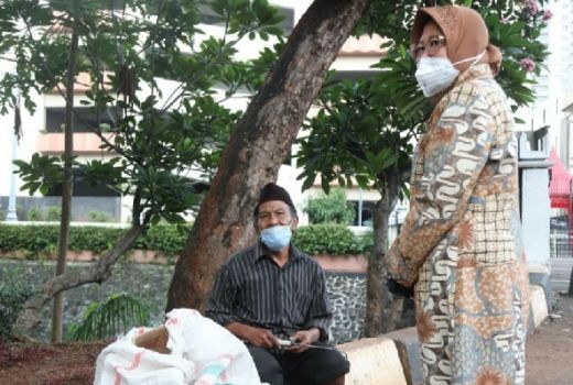 Pakar Top UI Blak-blakan Bongkar Ini, Mensos Risma Kena Skakmat  - GenPI.co