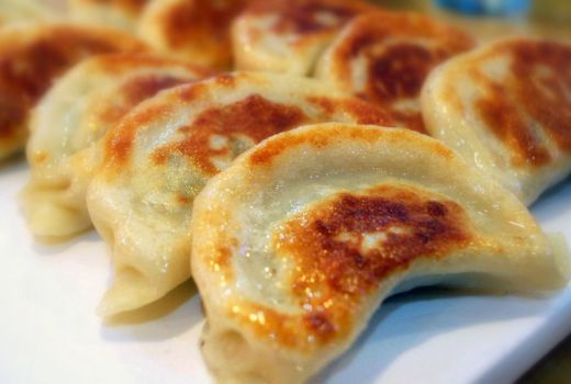 Bikin Pangsit Goreng Selai Nutella Pisang, Hari Minggu Jadi Riang - GenPI.co